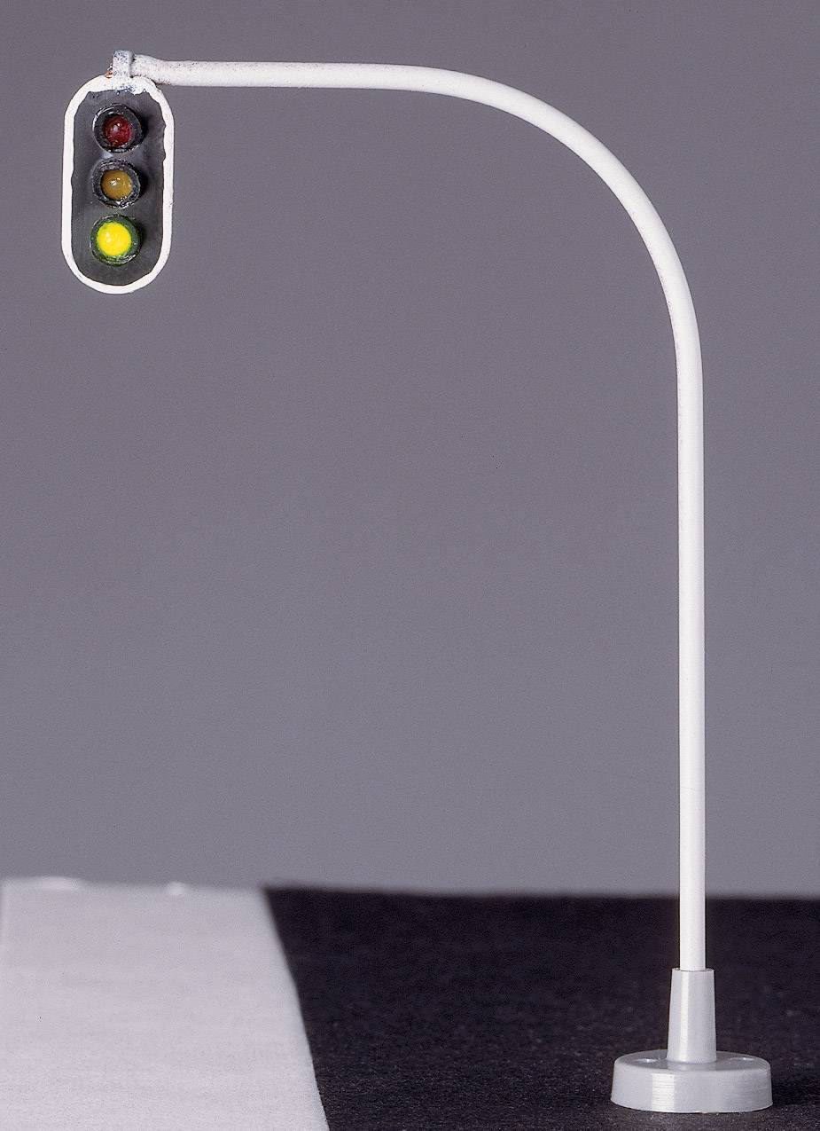 Modello di un semaforo con luci rosse, gialle e verdi illuminate su un palo bianco curvo. Sfondo in grigio.