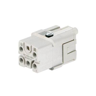 Un connettore elettrico bianco con più morsetti, adatto per alte correnti, mostrato su sfondo bianco.