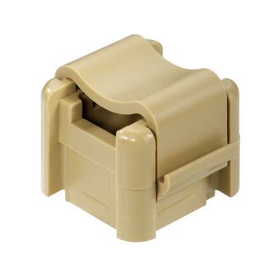 Un connettore beige, rettangolare, con superficie superiore bombata e bordi arrotondati, utilizzato in assemblaggi elettrici.