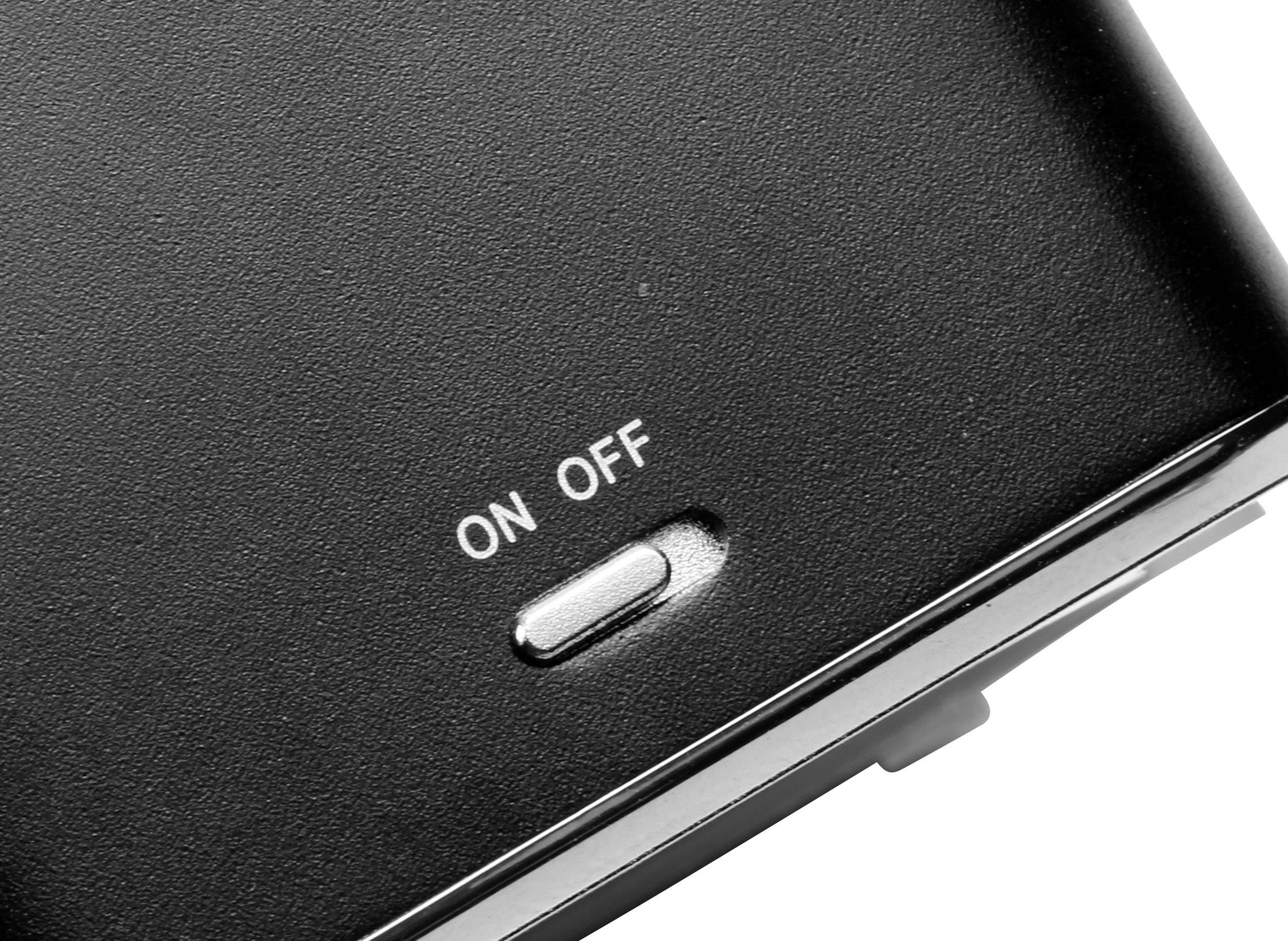 Immagine in bianco e nero di un dettaglio di un dispositivo con un interruttore contrassegnato 'ON' e 'OFF', che consente di commutare tra modalità operative.