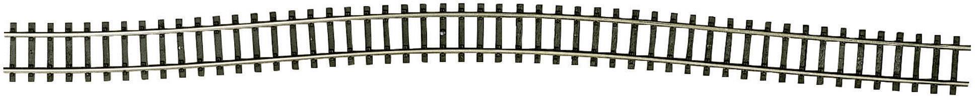 Un pezzo di binario per modellismo ferroviario leggermente curvo su sfondo bianco, utilizzato per modellini o trenini giocattolo.