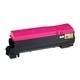 Cartuccia del toner magenta su sfondo bianco.