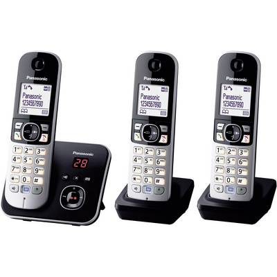 Tre telefoni cordless con display e tastiera poggiate sulle rispettive stazioni di ricarica. La stazione base mostra il numero '28'.