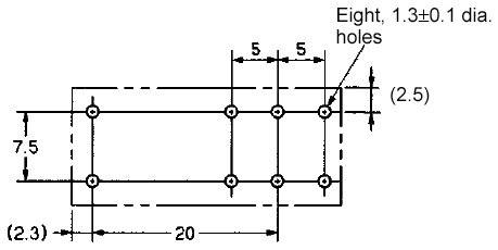 Disegno tecnico di un componente rettangolare con otto fori, distanze e misure indicate in millimetri.