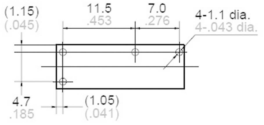 Disegno tecnico di un componente rettangolare con quattro fori. Dimensioni: 11,5 x 4,7 cm. Diametro dei fori: 0,43 cm.