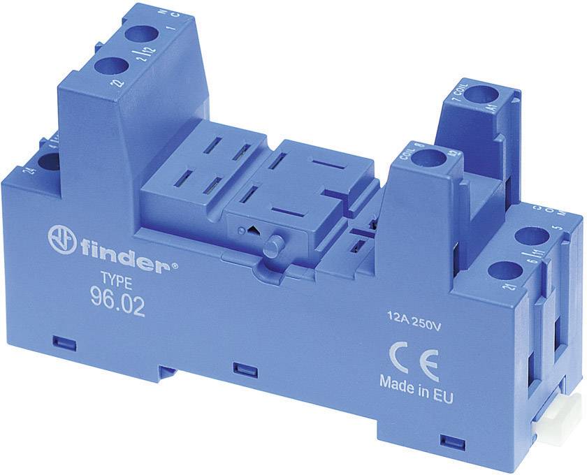 Un zoccolo di relè blu con la scritta 'finder, TYPE 96.02, 12A 250V, Made in EU'.