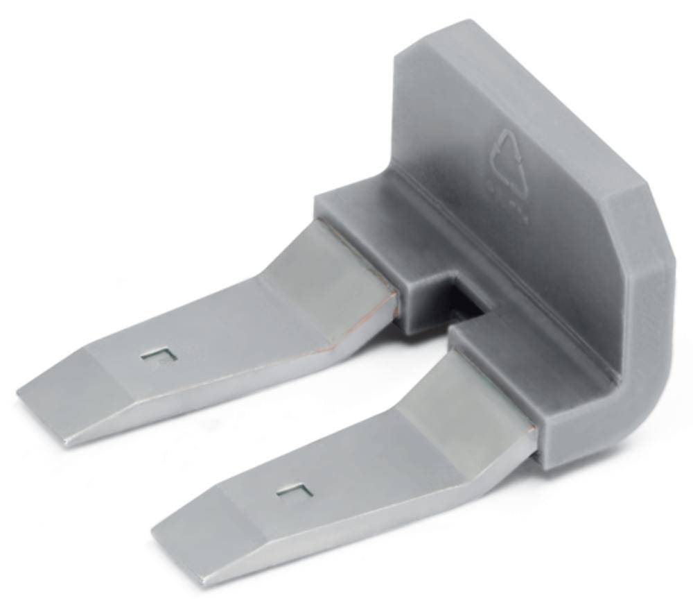 Un supporto rettangolare grigio in plastica con due linguette metalliche piatte.