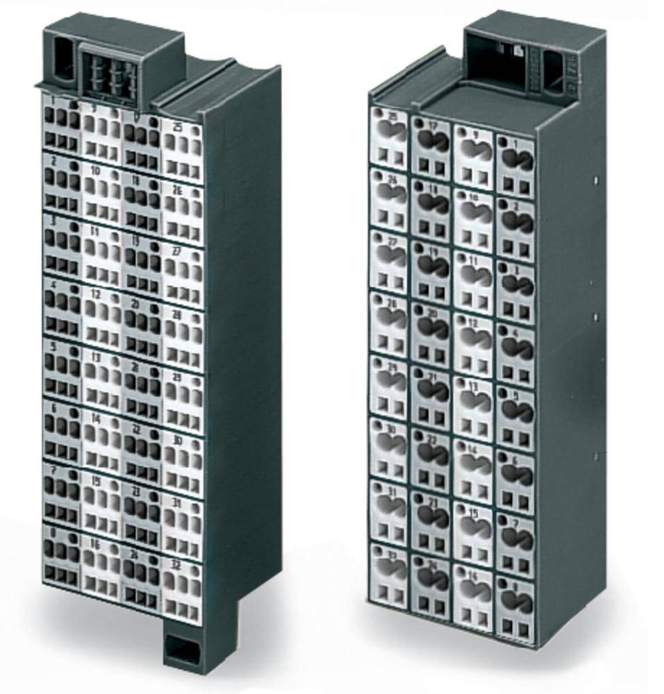 Due componenti elettroniche grigie con più file di connettori e numerazioni.