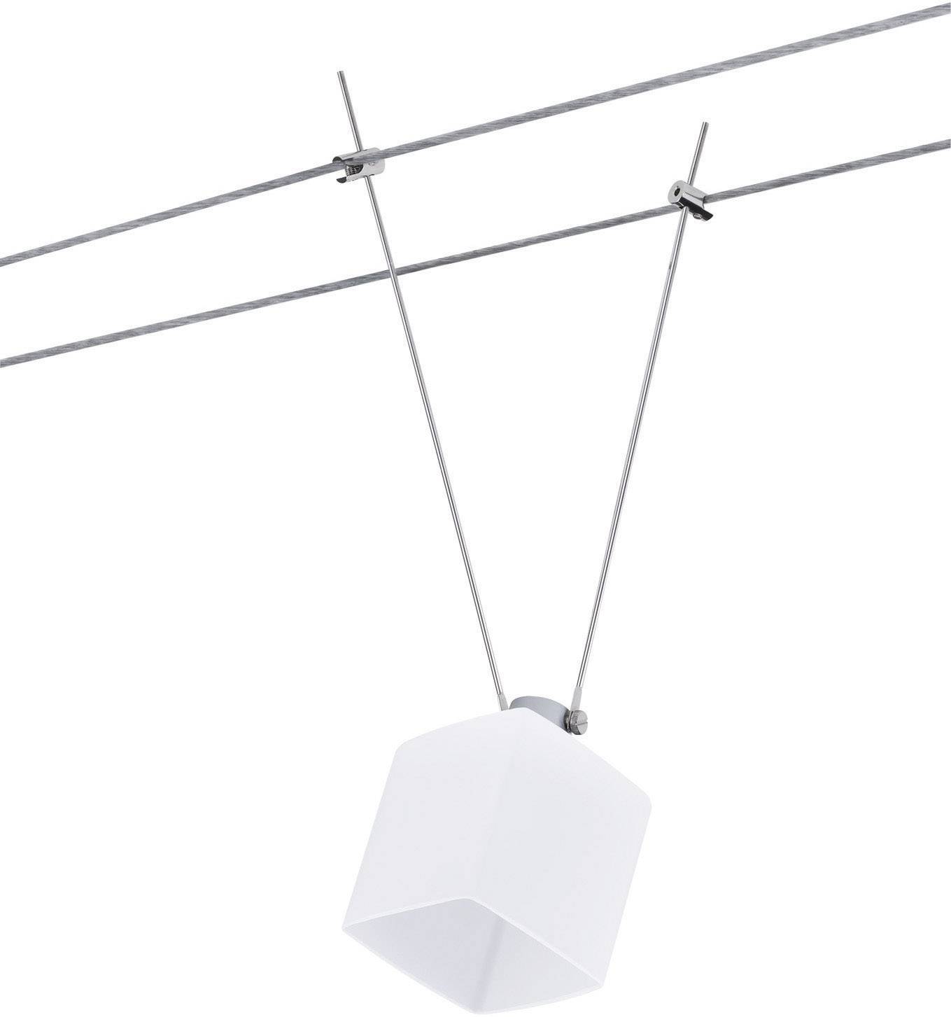 Lampada a sospensione con paralume quadrato bianco, fissata a due cavi paralleli. Design moderno.