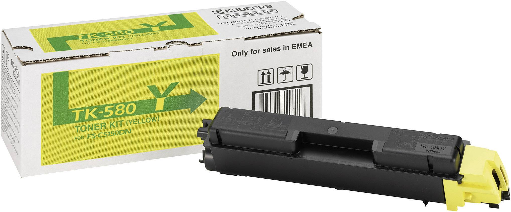 Kit toner (giallo) Modello 'TK-580' accanto alla confezione. La confezione mostra il testo 'Solo per la vendita in EMEA' e simboli di movimentazione.