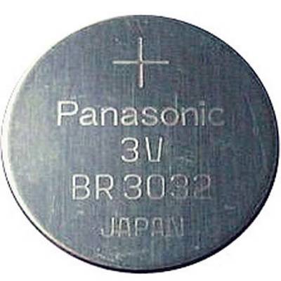 Bottone a celle d'argento con la scritta 'Panasonic 3V BR 3032 JAPAN' e un segno più.