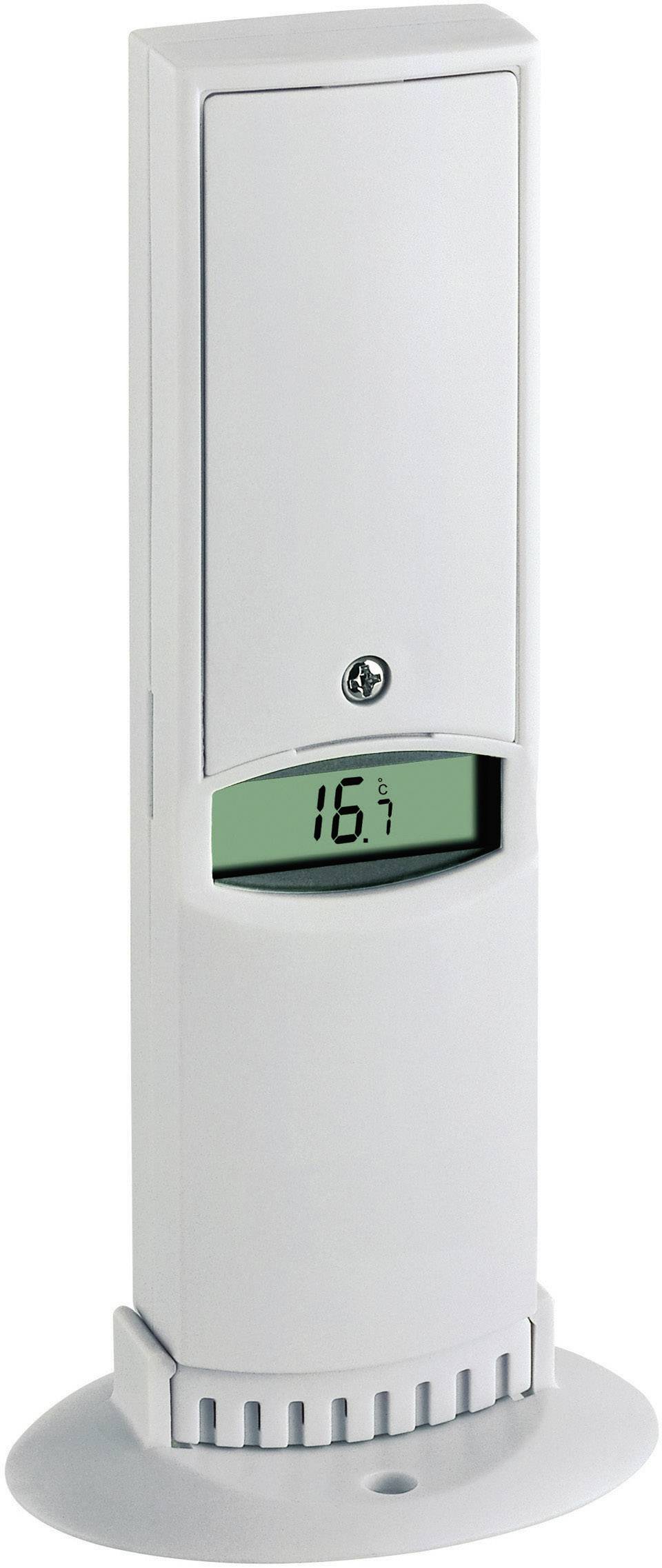 Termometro digitale bianco con piccolo schermo che visualizza la temperatura. Il design è essenziale e compatto.