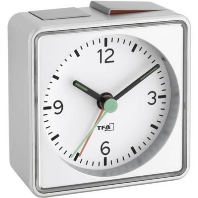 Una sveglia quadrata con quadrante bianco mostra le 10:10. Lancette delle ore e dei minuti in nero e un sottile indicatore dei secondi arancione.