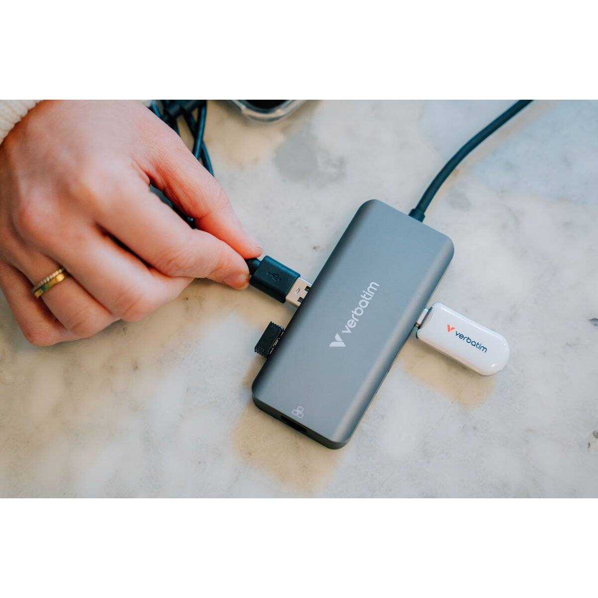 Hub multiporta Verbatim USB-C Essentials 6 porte RJ45, HDMI, USB-C PD, 3 x USB-A 3.2 Gen 1-2