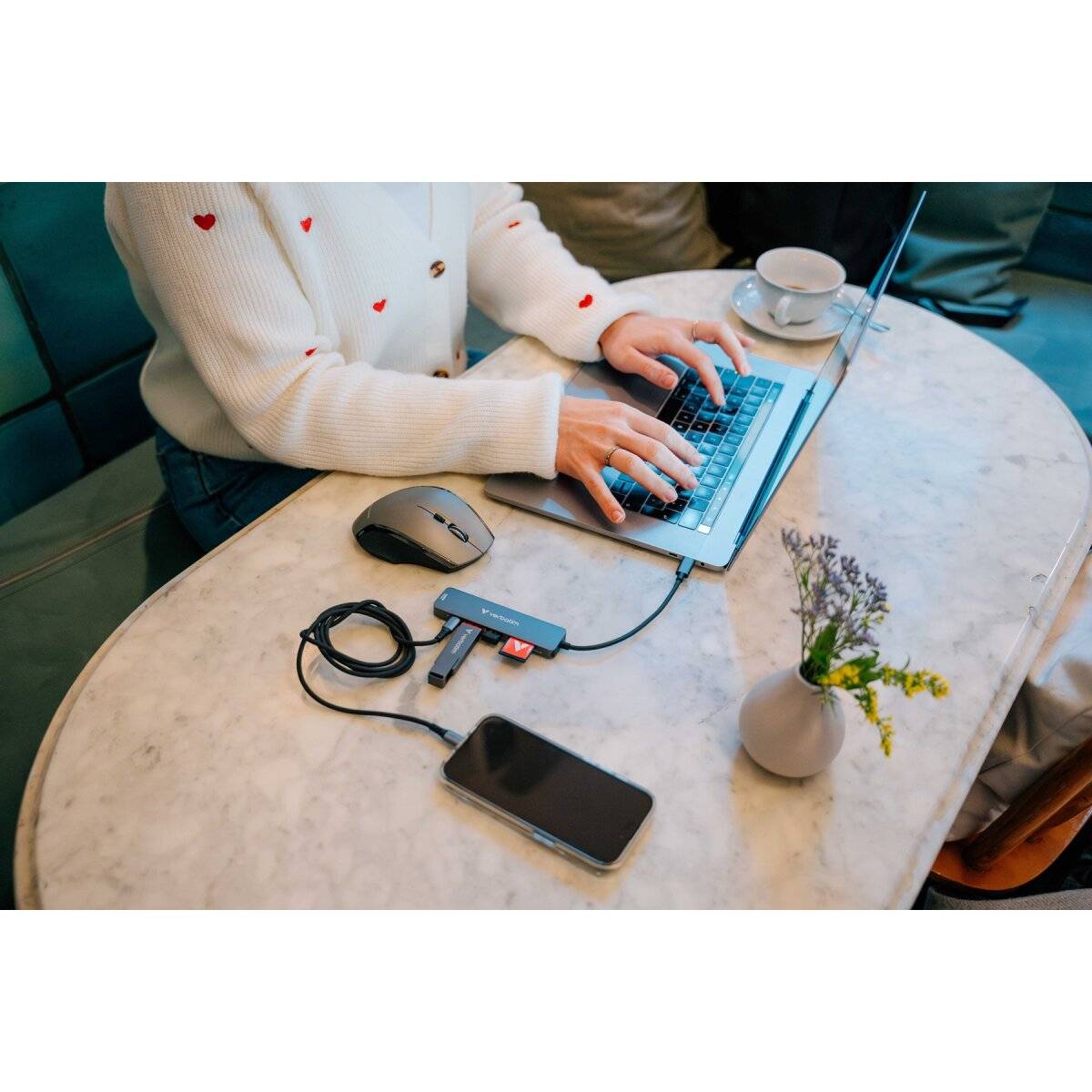 Hub multiporta Verbatim USB-C Essentials con 6 porte HDMI, USB-C PD, USB-A 3.2 Gen 1, USB-A, SD e microSD-4