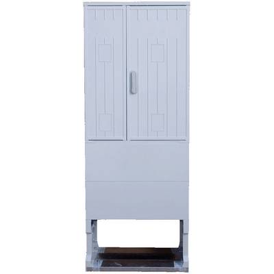 Armadio metallico grigio alto, con due ante e maniglia, poggiato su una struttura in metallo. Ideale per lo stoccaggio in officine.