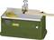 Piccola fresatrice verde da tavolo del marchio Proxxon con pezzo di legno e guida angolare, adatta per lavori di precisione su legno e modellismo.
