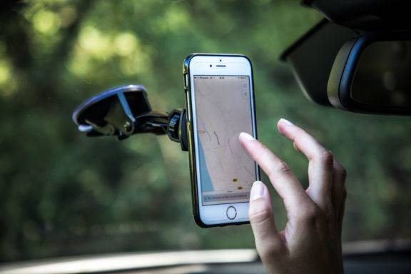 Mobilis U.FIX Universal Car Navigation Kit - Magnetische Halterung für Handy (044006)-0