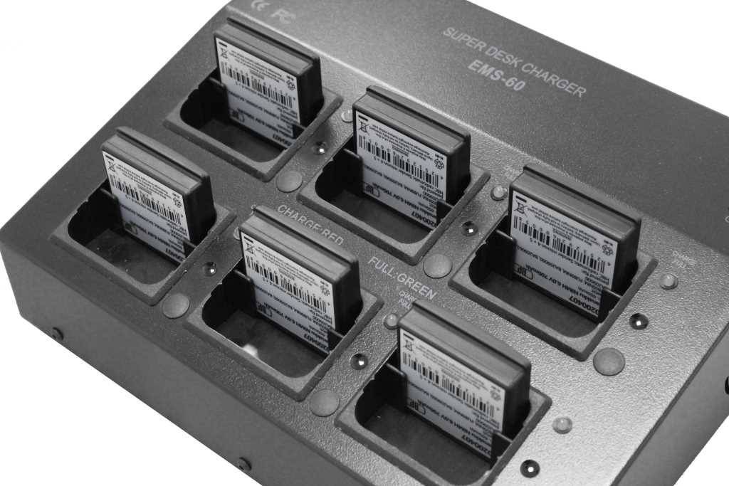 Caricatore di profili per batterie di comando gru per un massimo di 6 batterie contemporaneamente adatto per Ikusi BT06K-3