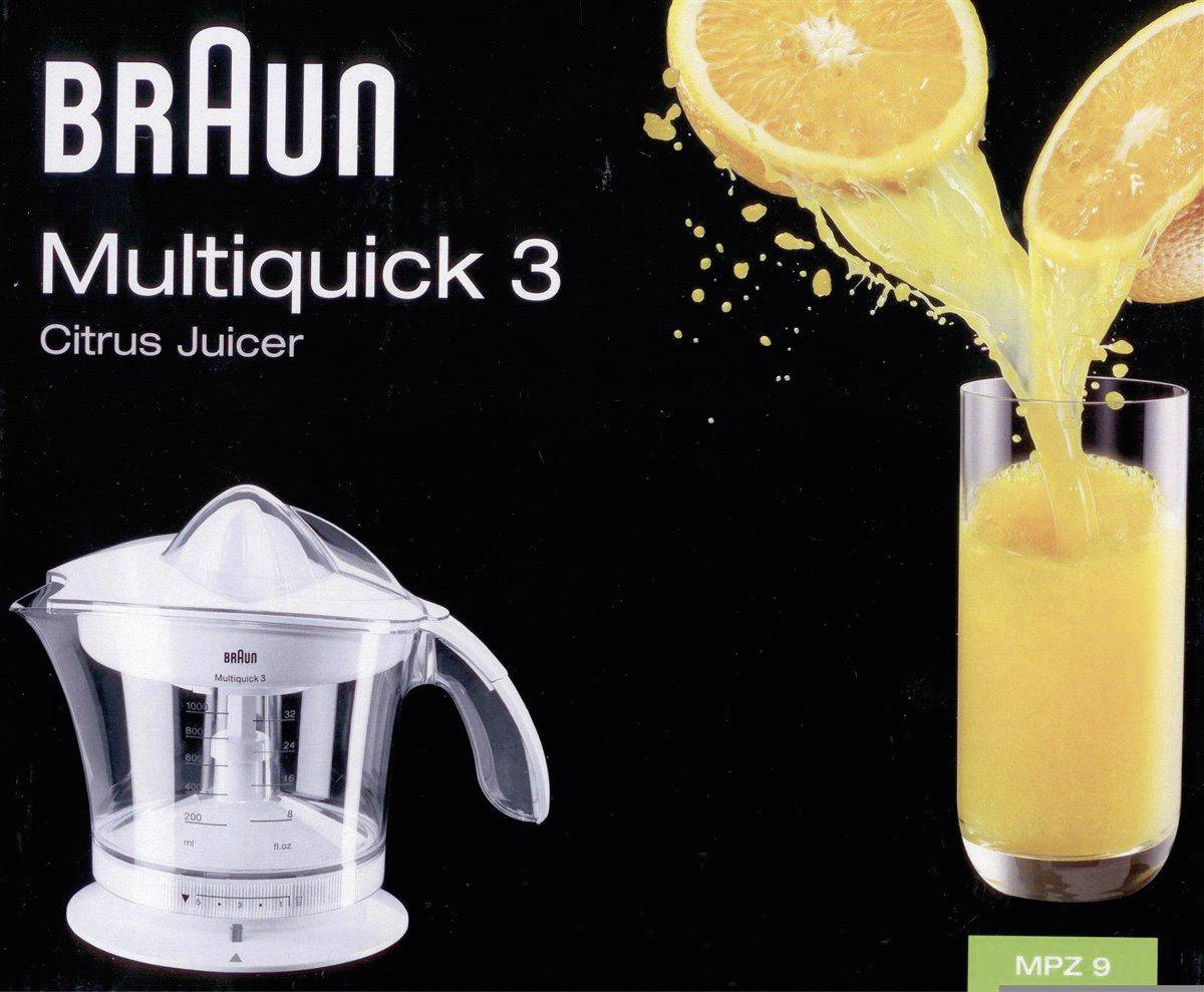 Estrattore di succo e bicchiere di succo d'arancia su sfondo nero. Testo: 'Braun Multiquick 3 Estrattore di Agrumi'.
