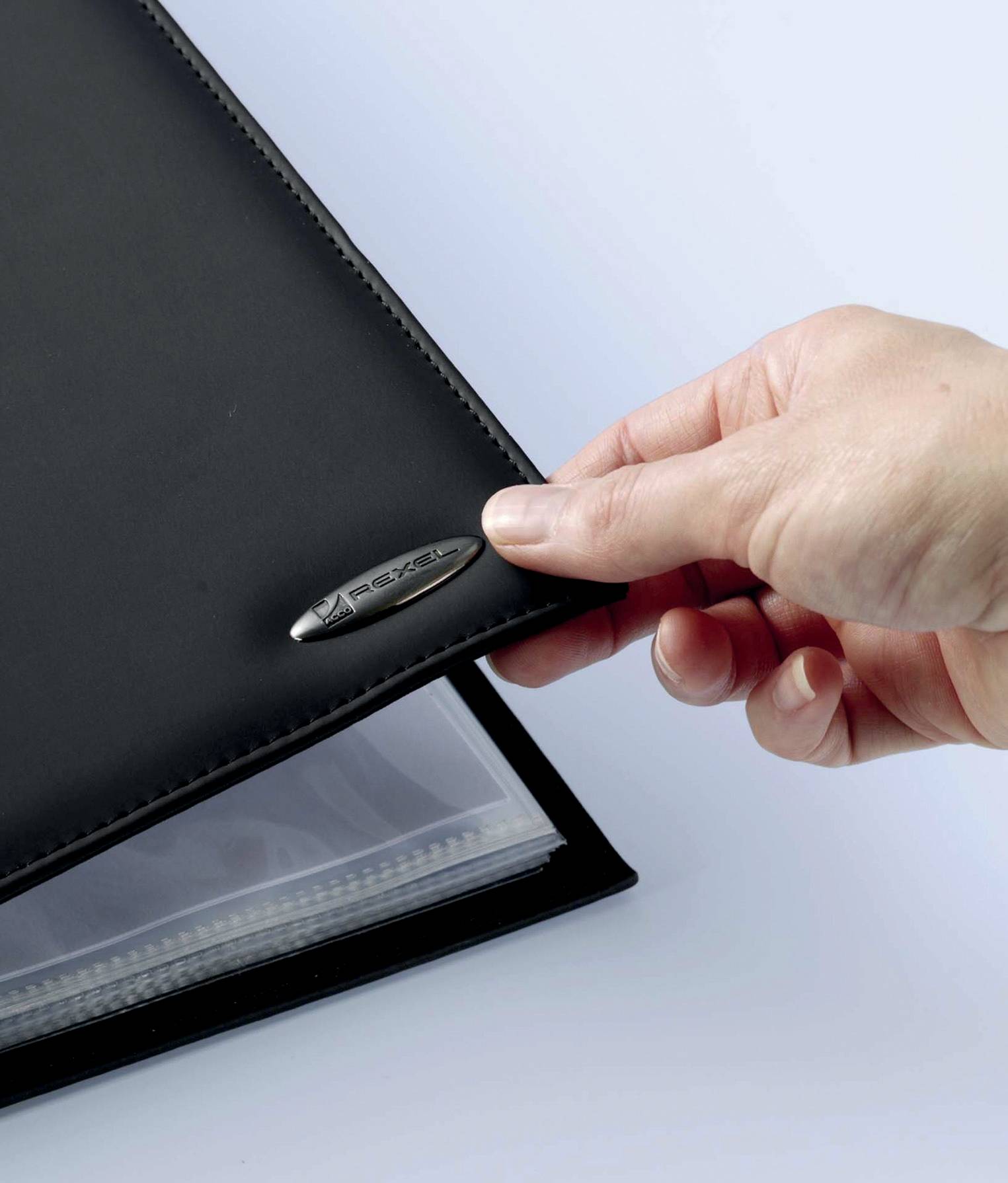 REXEL Sichtbuch SOFT TOUCH SMOOTH, A4, mit 24 Hüllen schwarz, Einband glatt, mit festeingeschweißten, glasklaren (210118-1