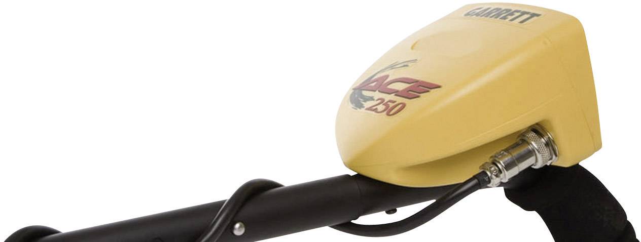 Un metal detector giallo con la scritta 'ACE 250' e 'Garrett', montato su un manico nero.