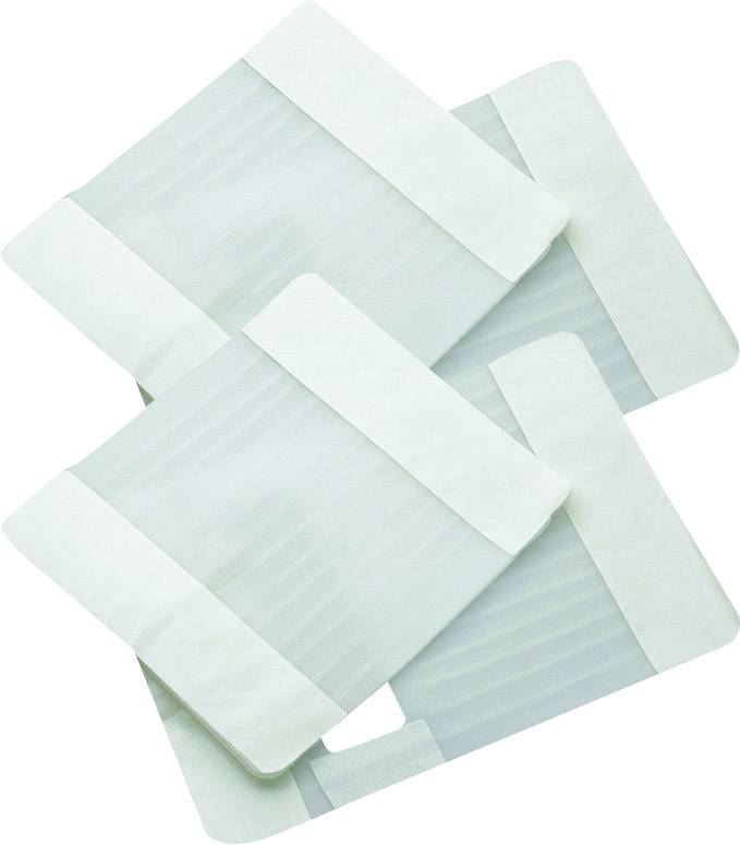 Tre tamponi medici sterili rettangolari con una superficie adesiva bianca sul lato superiore, impilati e posizionati sfalsati.