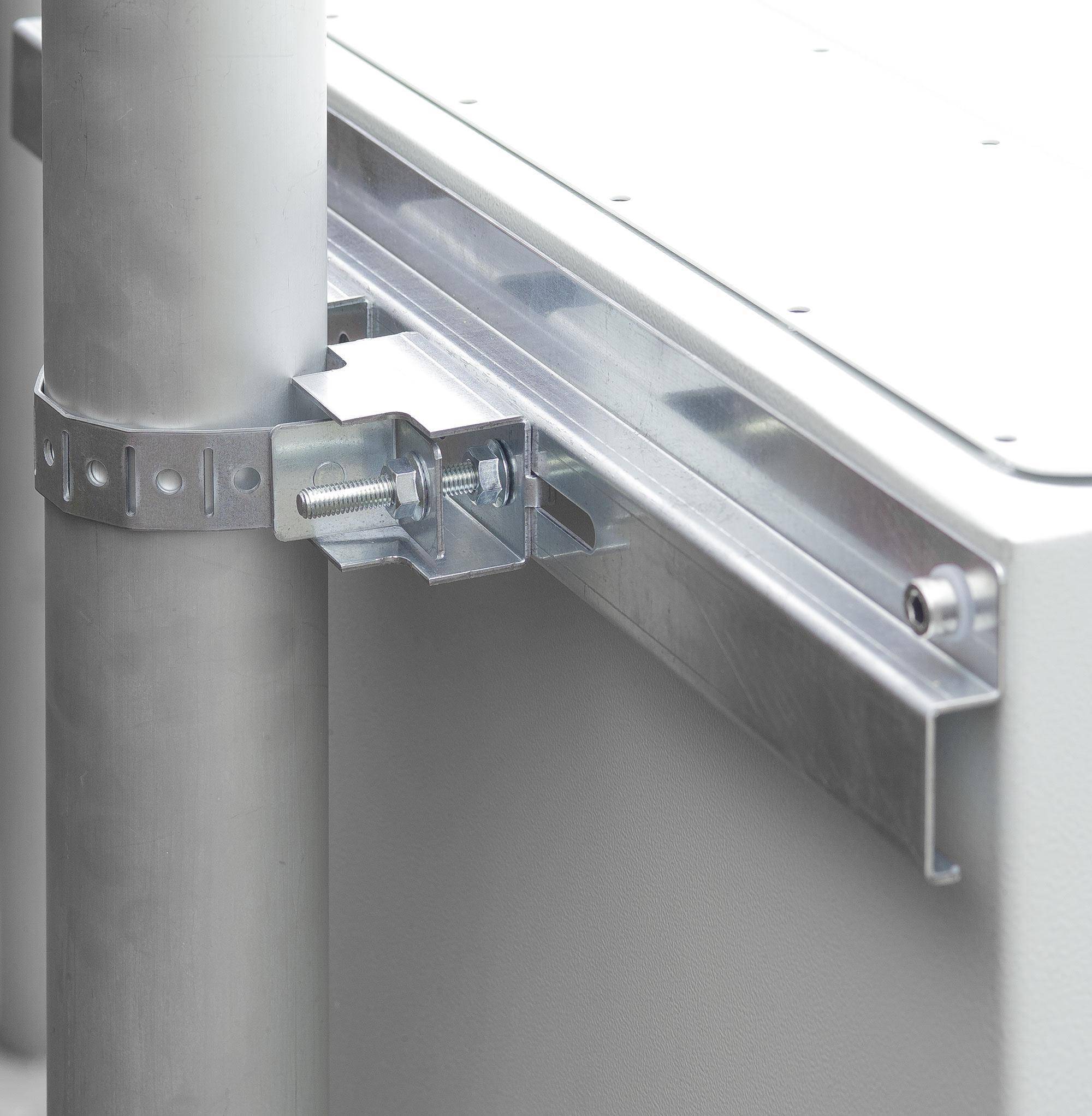 Sistema di fissaggio a palo per rack IP65-4