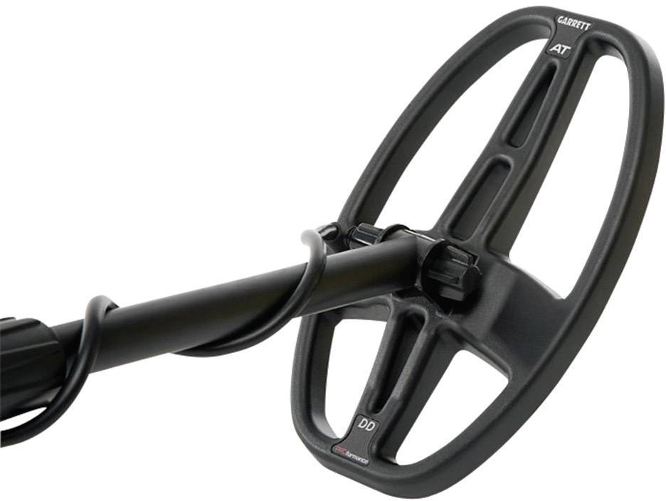 Sensore del metal detector in primo piano, design ellittico nero. Ideale per la ricerca di tesori e il rilevamento di oggetti metallici.