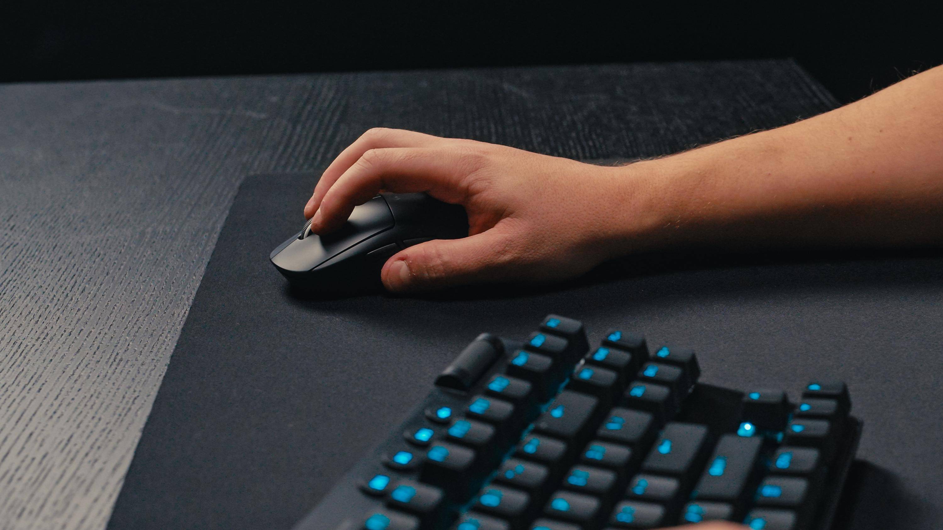 Logitech G 910-006638 mouse Gaming Mano destra RF Wireless Ottico 32000 DPI-1