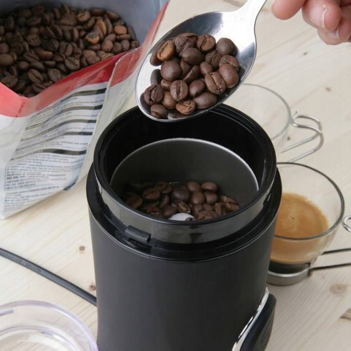 Macchina per caffè espresso Black+Decker BXCG150E-5