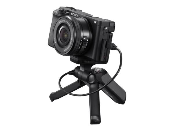 Sony α Alpha 6400 con obiettivo 16-50mm, mirrorless APS-C con Real-Time Eye AF