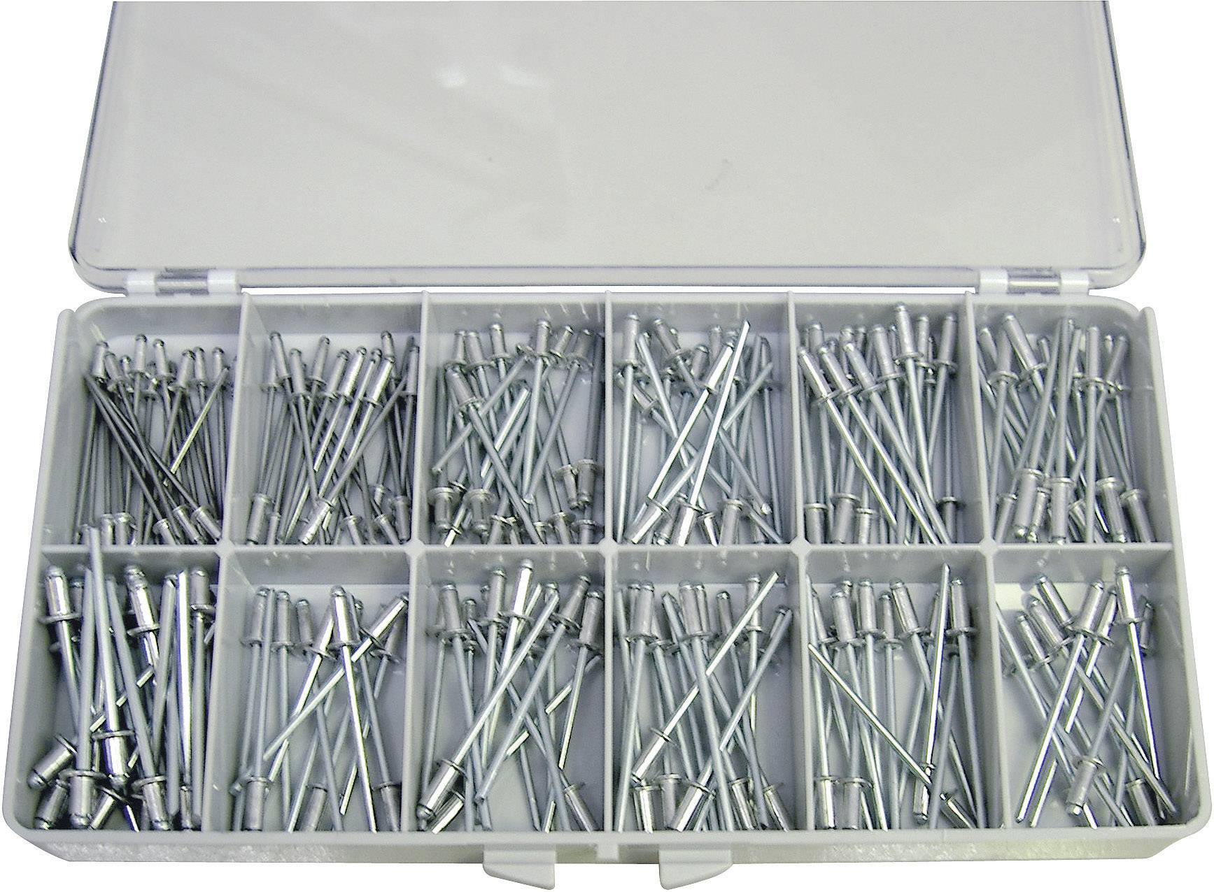 Contenitore metallico con dodici scomparti, riempito con rivetti ciechi di varie dimensioni.