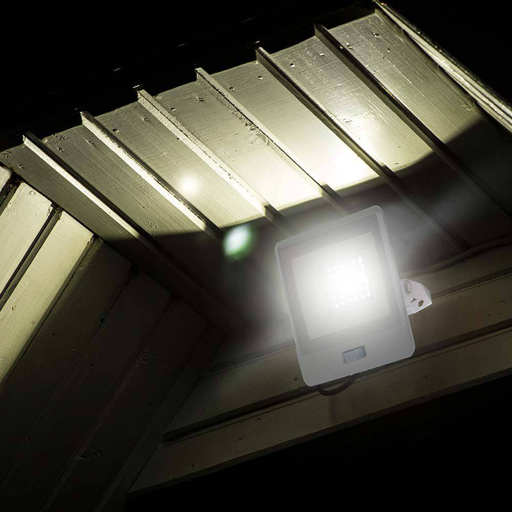 V-TAC Faro LED SMD Chip Samsung 30W con Sensore PIR Bianco 6500K IP65-2