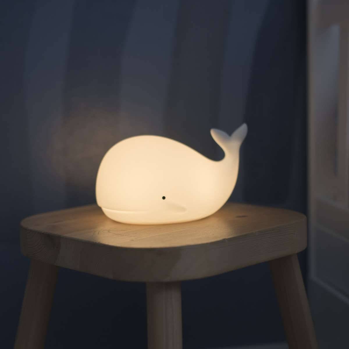 Elegante luce notturna con modalità di illuminazione versatili | Batteria ricaricabile | Cambio colore RGB | balena-1