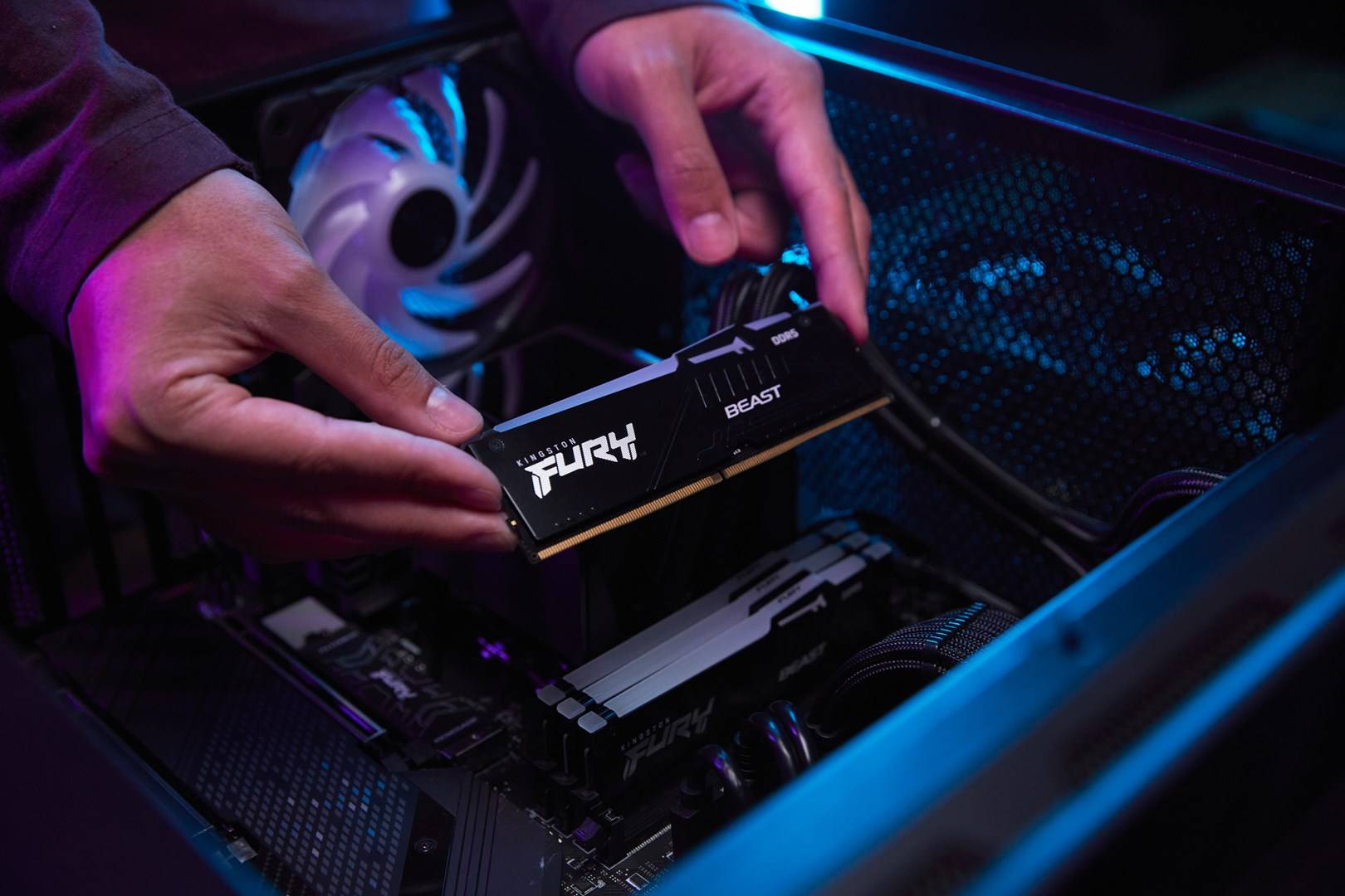 Kingston Technology FURY Beast 32GB 5600MT/s DDR5 CL36 DIMM (Kit di 2) RGB-3