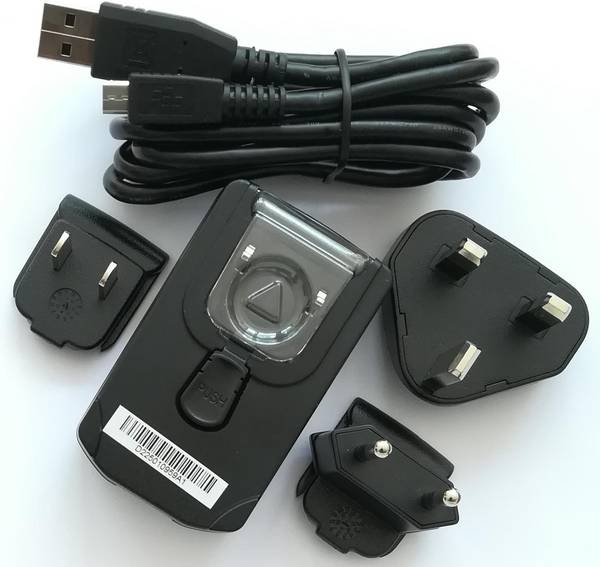 Caricatore BlackBerry con 3 Adap. ASY-06338-010 con cavo micro USB massa (ASY-06338-010)