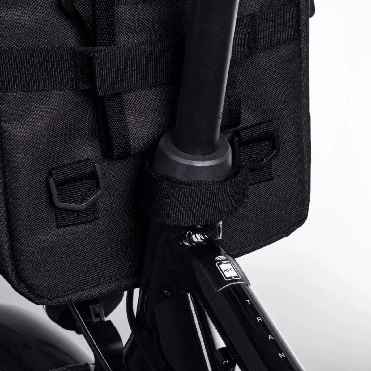 Borsa da bicicletta per manubrio in nero: impermeabile e resistente-1