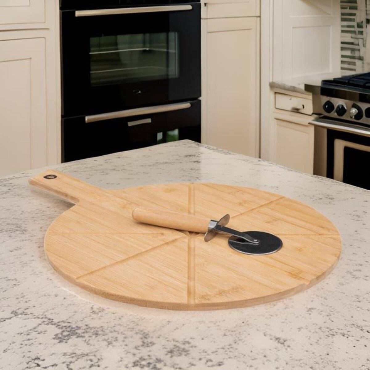 Set pizza in bambù 2 pezzi con tagliere e tagliapizza-2