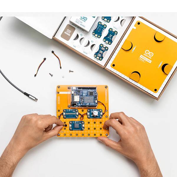 Kit Plug and Make: Arduino UNO R4 WiFi con Moduli Modulino®-2