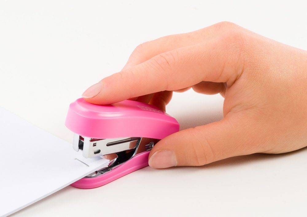 Novus Mini Cucitrice compatta - Fine fino a 12 follie - Ferma chiusa e aperta - Include base da 320 punti - Rosa-2