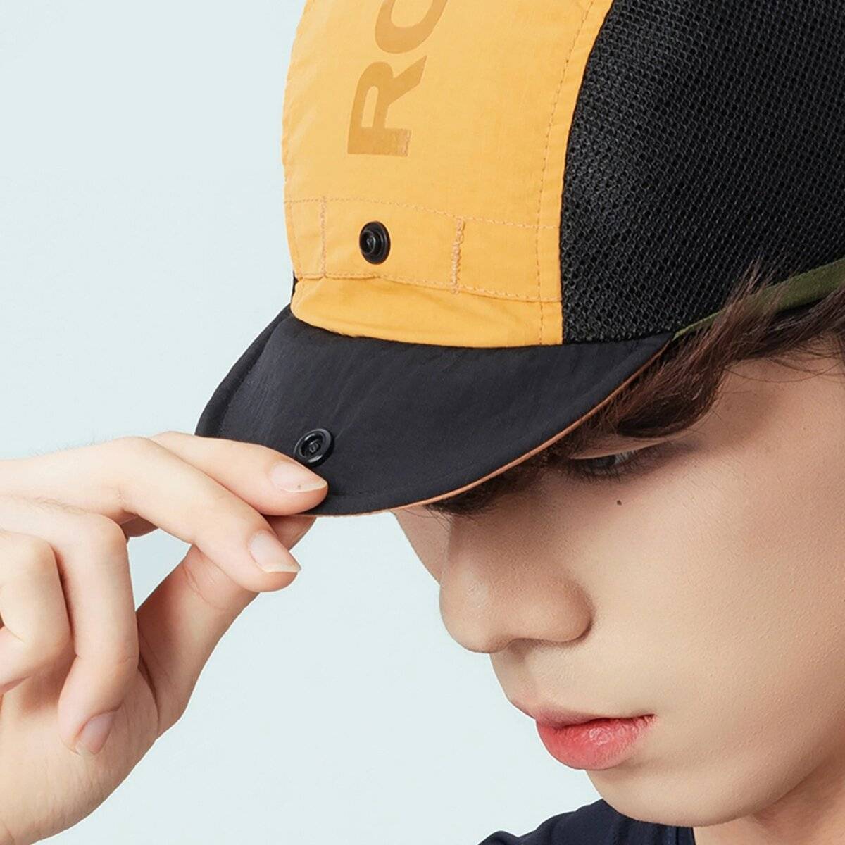 Cappellino da ciclista Rockbros con visiera per casco giallo-1