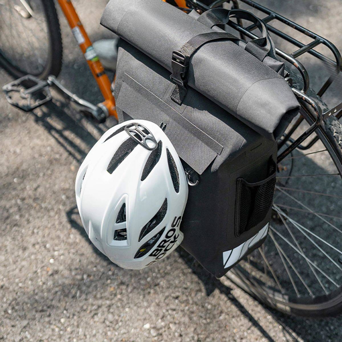 Borsa per bicicletta Rockbros con funzione zaino, impermeabile, con attacco per casco, 18 l - Nero-2