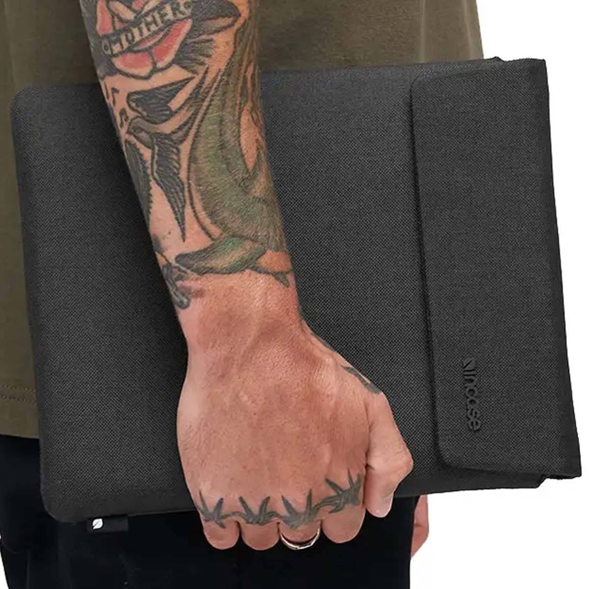 Incase Custodia Crosstown con Woolenex per tablet da 11"-3