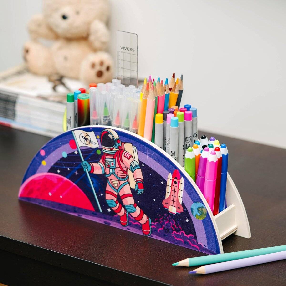 Portapenne per bambini WAGOMA [5 scomparti] Robusto organizer da scrivania in legno a forma di astronauta-0