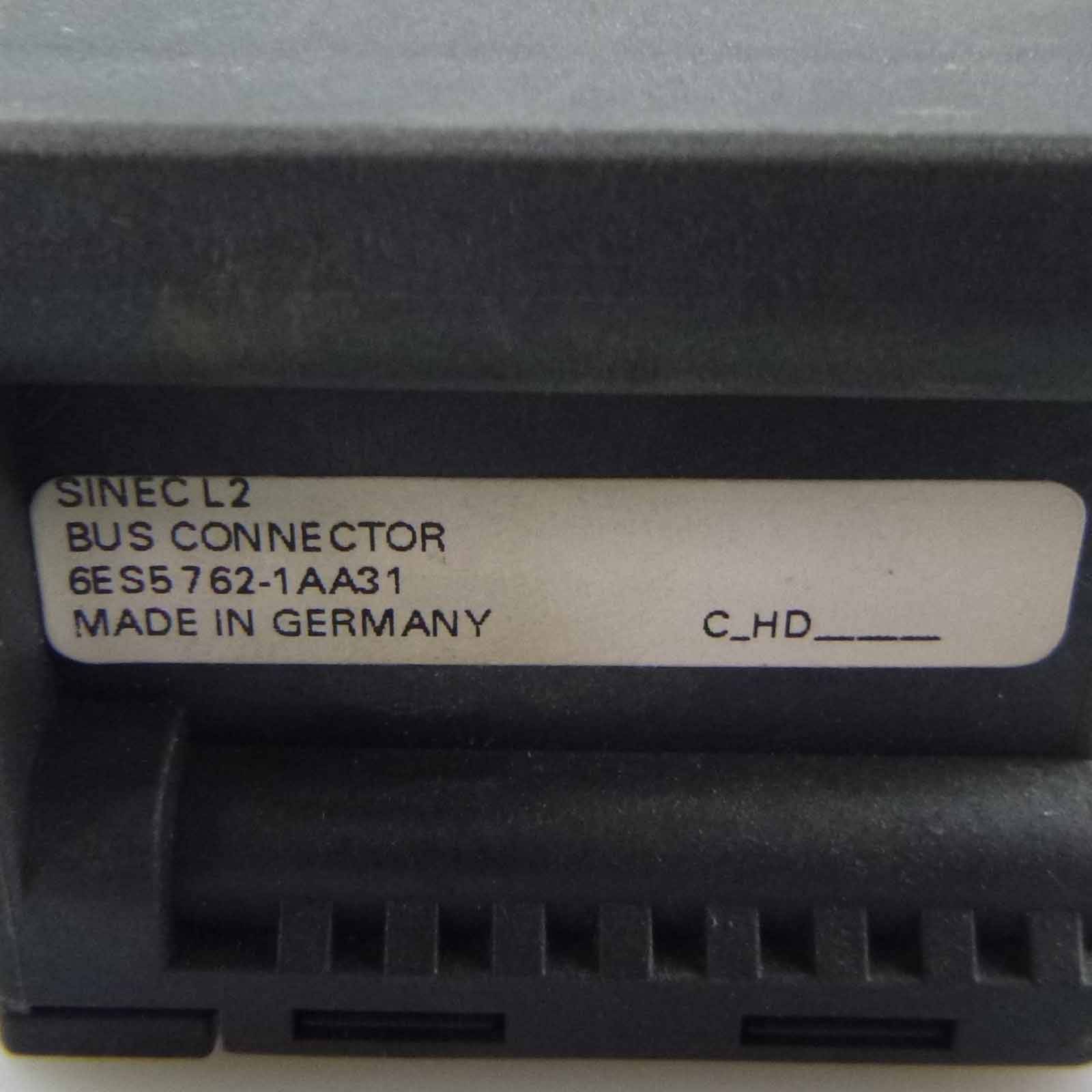 Siemens - 6ES5762-1AA31 - SINEC L2 BUS CONNECTOR FOR ET 200K, IP65, FOR CONNECTION TO-1