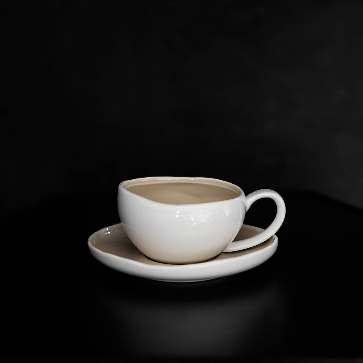 Set di 12 tazzine da caffè moka Wave Cream con piattini, nei colori bianco e beige.-3