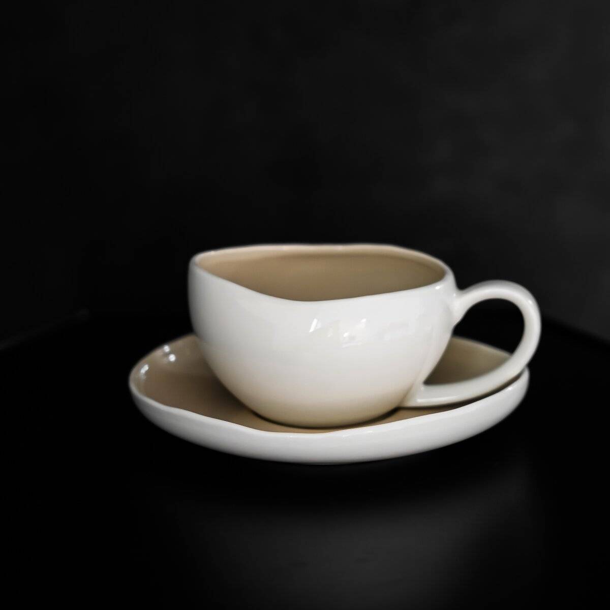 Tazzine da caffè Wave Cream con piattini - set da 12 pezzi in bianco e beige, 215 ml-3
