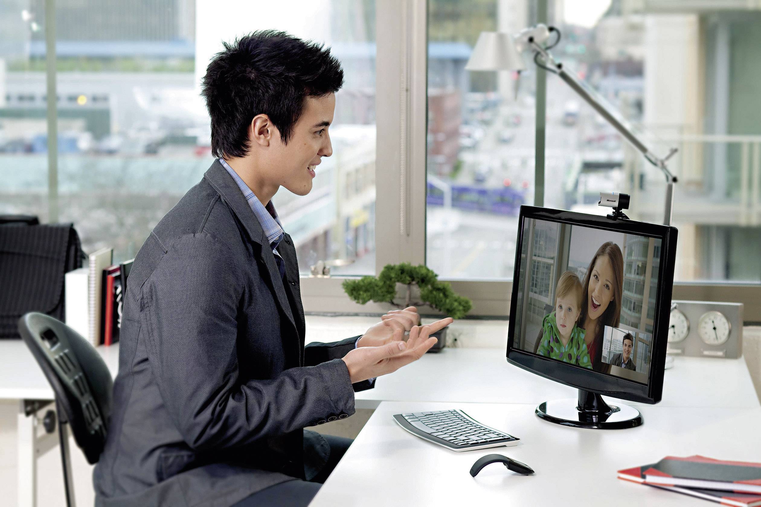 Microsoft LifeCam Studio Webcam Full HD 1920 x 1080 Pixel Con piedistallo, Morsetto di supporto-4