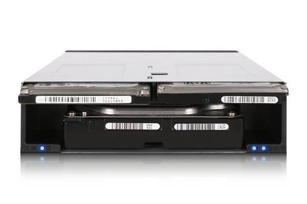 IcyDock flexiDOCK - Docking station SSD o HDD SATA da 2,5" e 3,5" senza vassoio per alloggiamento unitàesterna d